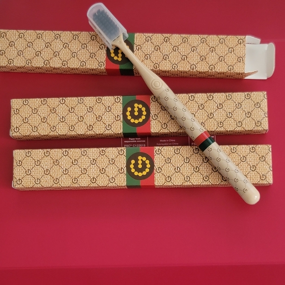 " G " TOOTHBRUSH 🪥 - Picture 3 of 5